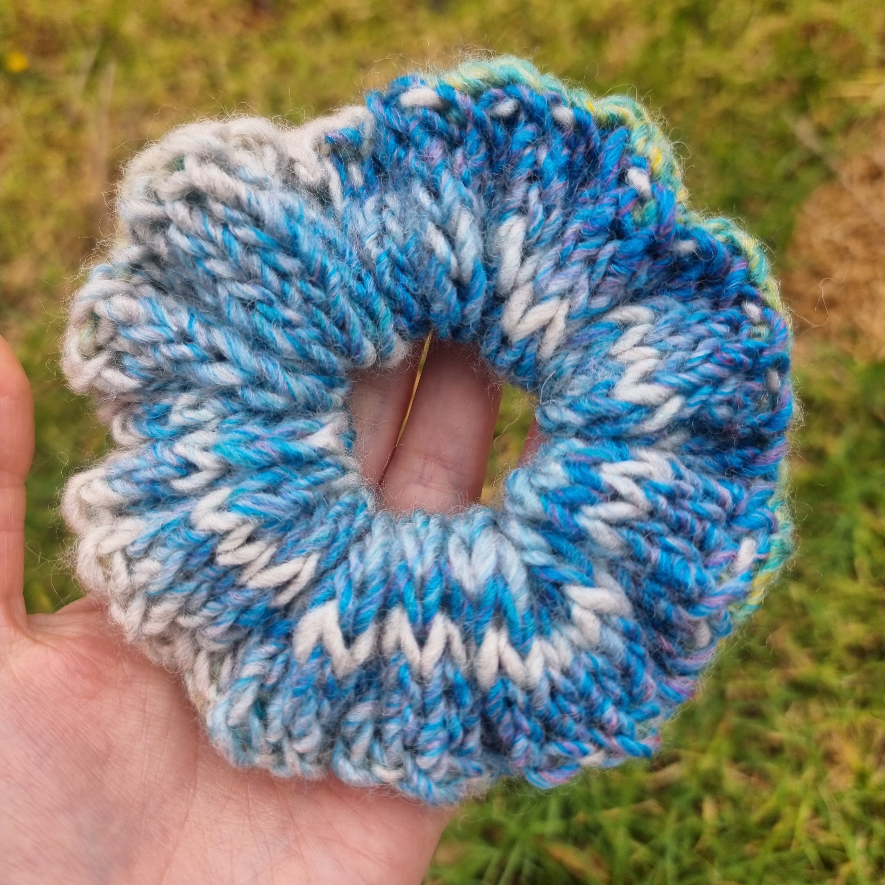 Knitted Scrunchie: Ocean Spray