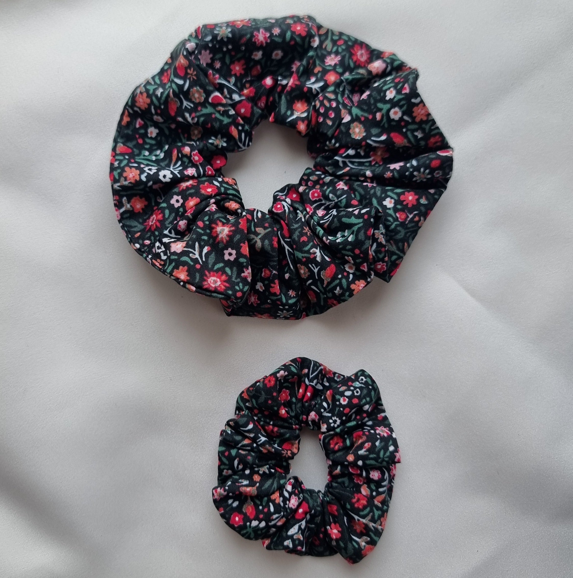 Mum and Me Scrunchie Set - Christmas
