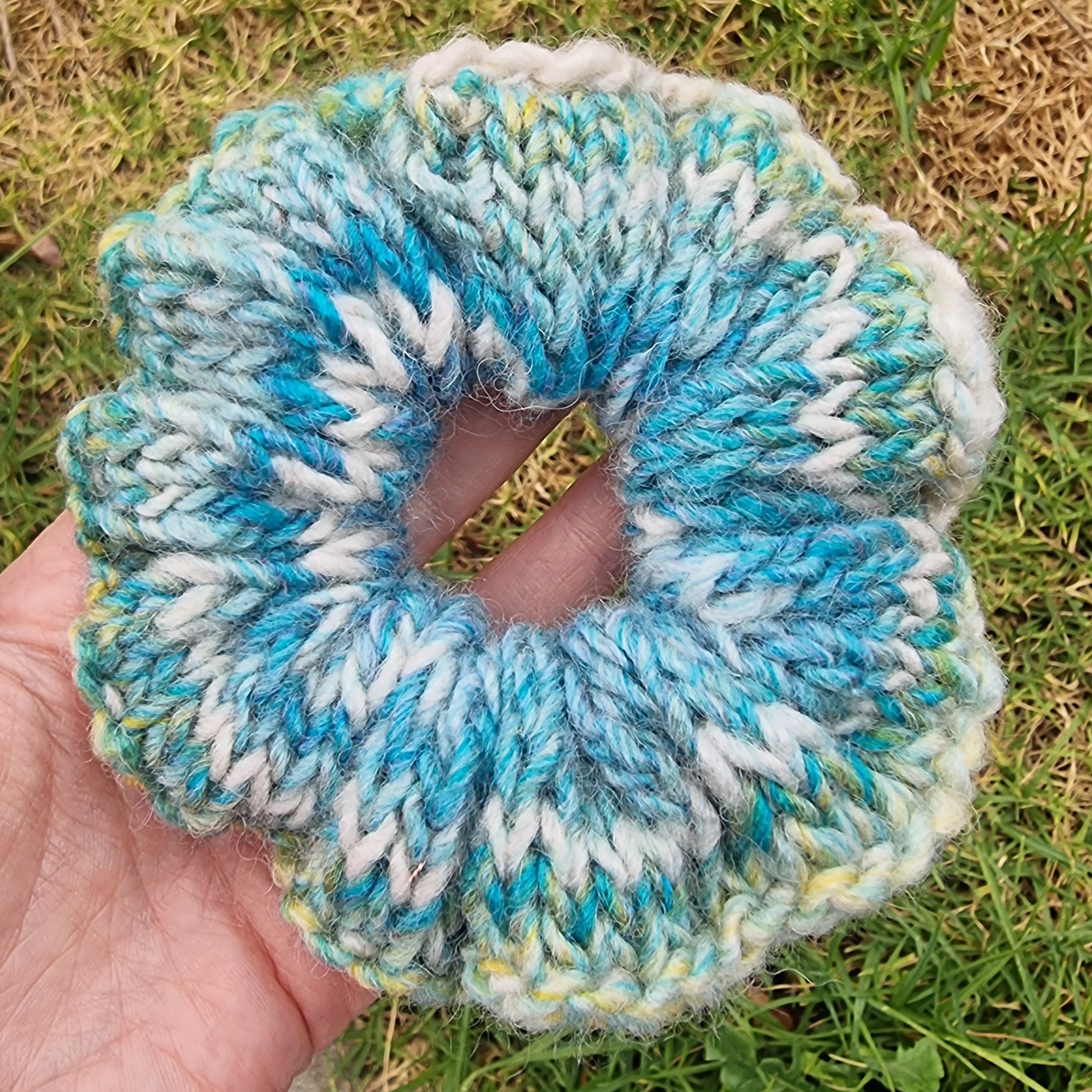 Knitted Scrunchie: Ocean Spray